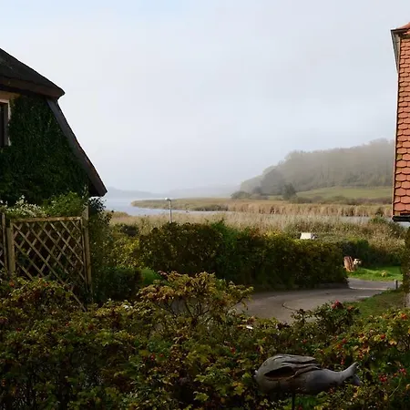 Boddenkiek Mit Wasserblick In Seedorf *